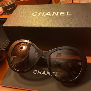 Authentic CHANEL SUNGLASSES 🕶️ WITH CASE, box, dustbag.